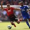 Leandro Bacuna (áo xanh) góp mặt trong trận Cardiff thắng Manchester United 2-0. (Nguồn: Getty Images)
