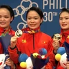 Nguyễn Thị Phương, Lưu Thị Thu Uyên và Lê Thị Khánh Vy trên bục nhận huy chương.