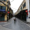 Hà Nội: Đường phố vắng vẻ, hàng quán đóng cửa phòng chống COVID-19