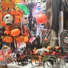 Thị trường dịp lễ Halloween năm nay vắng vẻ hơn do ảnh hưởng của đại dịch COVID-19 (Ảnh: Việt Anh/Vietnam+)