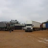 Nhiều xe chở nông sản đã phải "quay đầu" để tìm hướng tiêu thụ (Ảnh: Việt Anh/Vietnam+)