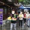 Giới trẻ đội mưa đến chùa Hà cầu duyên trước ngày lễ tình nhân