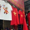 Nhiều cửa hàng quà lưu niệm tại Hà Nội đã bắt đầu bày bán các mặt hàng, sản phẩm có liên quan đến SEA Games 31. (Ảnh: Việt Anh/Vietnam+)