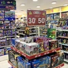 Nhằm kích cầu tiêu dùng, nhiều cửa hàng đồ chơi đã triển khai chương trình giảm giá các sản phẩm nhân dịp Quốc tế thiếu nhi 1/6. (Ảnh: Việt Anh/Vietnam+)