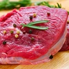 Những sản phẩm gần hết hạn sử dụng (cận date) như thịt bò ngoại nhập có thể được giảm giá đến 50% tại các siêu thị. (Ảnh minh họa)