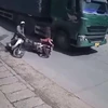 Phú Thọ: Cố vượt giữa xe tải và xe máy, một người bị xe cán tử vong 