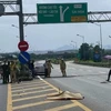 [Video] Đi bộ trên đường cao tốc, một người bị xe tải đâm tử vong