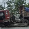Nghệ An: Xe trọng tải lớn mất lái, tông đổ dải phân cách Quốc lộ 1A