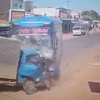 [Video] Khoảnh khắc xe khách đâm bẹp đầu xe tải khiến một người tử vong