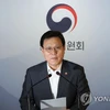 Chủ tịch FSC Choi Jong-ku công bố quyết định từ chối hồ sơ xin thành lập thêm 2 ngân hàng trực tuyến (Nguồn: Yonhap)