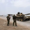 Binh sĩ quân đội Syria giao tranh với phiến quân tại Hama. (Ảnh: AFP/TTXVN)