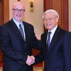 Chủ tịch John Bachtel và Tổng Bí thư Nguyễn Phú Trọng hồi năm 2016. (Ảnh: TTXVN)