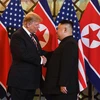 Tổng thống Mỹ Donald Trump và Nhà lãnh đạo Triều Tiên Kim Jong-un tại Hội nghị thượng đỉnh lần hai ở Hà Nội. (Ảnh: AFP/TTXVN) 