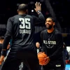 Kyrie Irving và Kevin Durant sẽ giúp Brooklyn Nets trở thành một thế lực mới. (Ảnh: Yahoo)