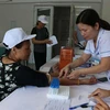 Khám, tư vấn, xét nghiệm viêm gan miễn phí cho người dân tại Bệnh viện Bệnh nhiệt đới tỉnh Hải Dương. (Ảnh: Mạnh Minh/TTXVN) 