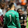 Raheem Sterling phàn nàn với trọng tài sau khi bị từ chối bàn thắng. (Ảnh: BPI)