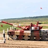 Đội tuyển Việt Nam thi đấu nội dung Tank Biathlon. (Ảnh: Dương Trí/TTXVN) 