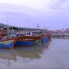 Tàu thuyền neo đậu tránh áp thấp nhiệt đới tại thị xã Hoàng Mai, tỉnh Nghệ An. (Ảnh: Tá Chuyên/TTXVN)