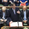 Chủ tịch Hạ viện Anh Jacob Rees-Mogg (giữa) phát biểu tại phiên họp Quốc hội ở London. (Ảnh: AFP/TTXVN)