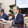 Tổng thống Hàn Quốc Moon Jae-in trong phiên họp với nội các. (Ảnh: Yonhap/TTXVN)