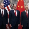 Đại diện thương mại Mỹ Robert Lighthizer, Bộ trưởng Tài chính Mỹ Steven Mnuchin và Phó Thủ tướng Trung Quốc Lưu Hạc. (Ảnh: AFP/TTXVN)