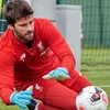 Alisson Becker tập luyện trở lại. (Ảnh: Sky Sports)