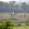 Cảnh sát Ấn Độ điều tra vụ sát hại 4 nghi can. (Ảnh: AP)