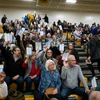 Người dân tham gia cuộc họp kín tại Iowa. (Ảnh: New York Times)