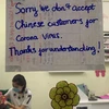 Một cửa hàng từ chối phục vụ khách Trung Quốc. (Ảnh: Reuters)