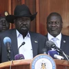 Tổng thống Nam Sudan Salva Kiir và thủ lĩnh đối lập Riek Machar (phải). (Ảnh: AFP/TTXVN)