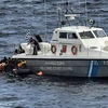 Lực lượng bảo vệ bờ biển Hy Lạp xua đuổi xuồng của người di cư