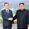 Nhà lãnh đạo Triều Tiên Kim Jong-un và Tổng thống Hàn Quốc Moon Jae-in. (Ảnh: Reuters)