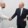 Tổng thống Putin và bác sỹ Protsenko. (Ảnh: Twitter)