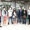 Công dân mắc kẹt ở sân bay Thái Lan cảm động khi được về nước