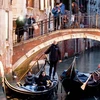 Venice nổi tiếng với những chiếc thuyền Gondola.