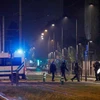 Pháp: Người dân bắn pháo hoa vào cảnh sát giữa lúc phong tỏa