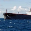 Hình ảnh tàu chở dầu Iran vượt sóng dữ để đến Venezuela