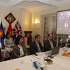 Đại sứ Trần Ngọc An và cán bộ Đại sứ quán Việt Nam tại Vương quốc Anh tham dự Hội thảo trực tuyến. (Ảnh: Đình Thư/Vietnam+)