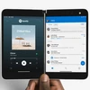 Điện thoại màn hình gập Microsoft Surface Duo. (Ảnh: Microsoft)