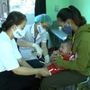 Ngành y tế tổ chức tiêm chủng cho trẻ trong độ tuổi để phòng bệnh bạch hầu. (Ảnh: Hồ Cầu/TTXVN) 
