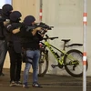 Cảnh sát Áo tuần tra tại Vienna sau vụ xả súng. (Ảnh: THX/TTXVN)