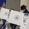 Cử tri Mỹ bỏ phiếu tại New York. (Ảnh: THX/TTXVN)