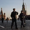 Người dân Moskva đã có ý thức đeo khẩu trang tại những nơi công cộng. (Ảnh: THX/TTXVN)