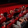Các rạp chiếu phim đưa ra những biện pháp bảo vệ sức khỏe cho khách hàng. (Ảnh: Shutterstock)