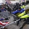 Cận cảnh người biểu tình làm loạn tại tòa nhà Quốc hội Mỹ