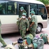 Cán bộ, chiến sỹ chuẩn bị quân tư trang sẵn sàng lên đường làm nhiệm vụ tại Thừa Thiên-Huế. (Ảnh: Đỗ Trưởng/TTXVN)