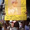 Ảnh người biểu tình Thái xông vào trụ sở cảnh sát quốc gia