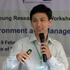 Tiến sĩ Đào Nguyên Khôi trình bày đề tài nghiên cứu của mình tại hội thảo./. (Ảnh: Hà Linh/Vietnam+)
