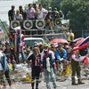 Người biểu tình bao vây văn phòng tạm thời của bà Yingluck