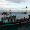 Tặng bộ thiết bị liên lạc trạm bờ cho ngư dân Quảng Nam